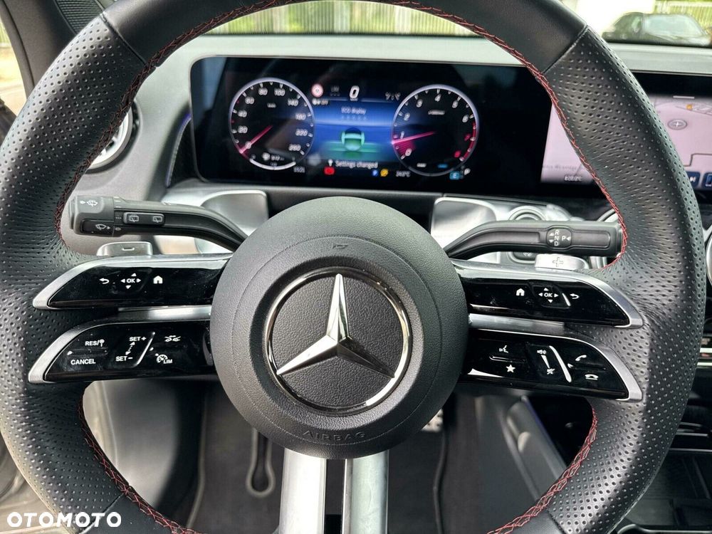 Mercedes-Benz GLB 200 AMG Line 7G-DCT - 24