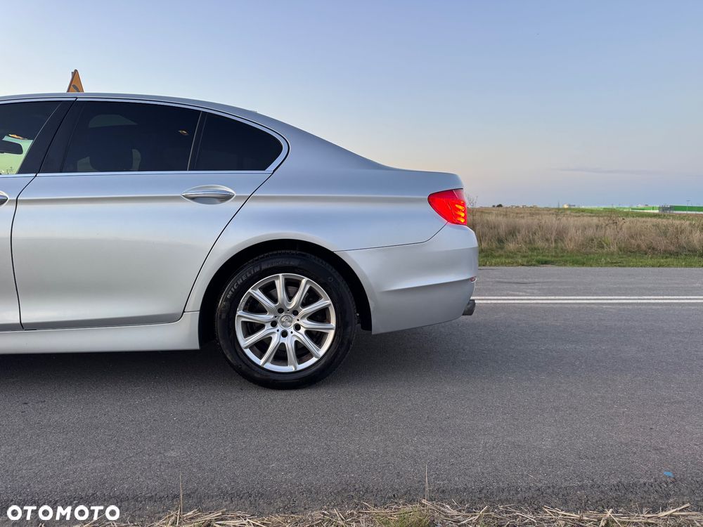 BMW Seria 5 523i Touring - 19