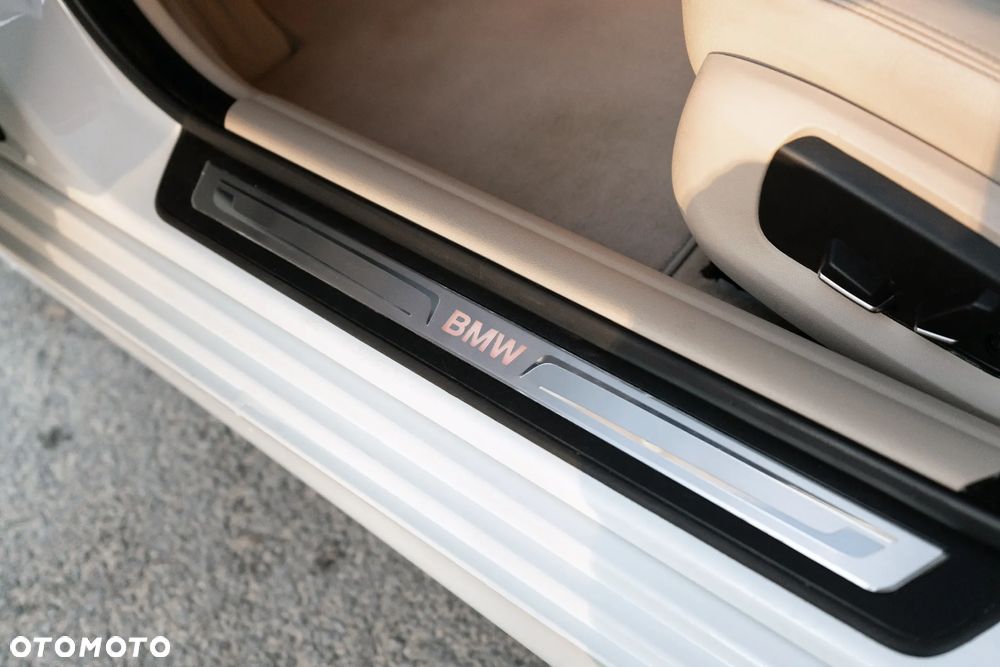 BMW Seria 5 528i xDrive Luxury Line - 17