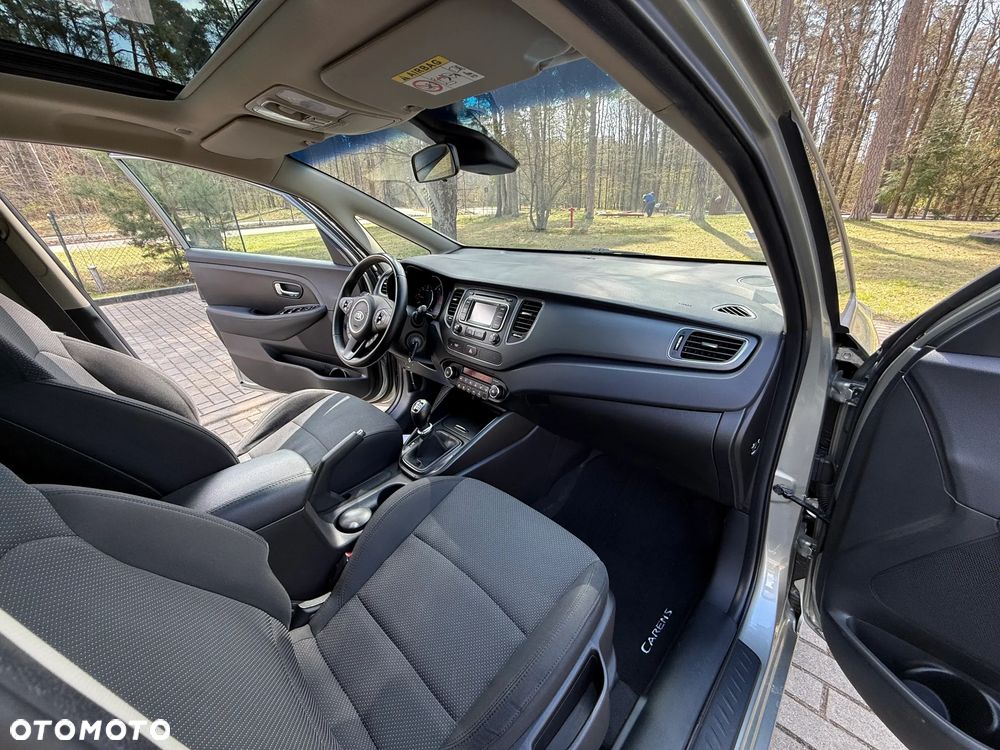 Kia Carens - 21