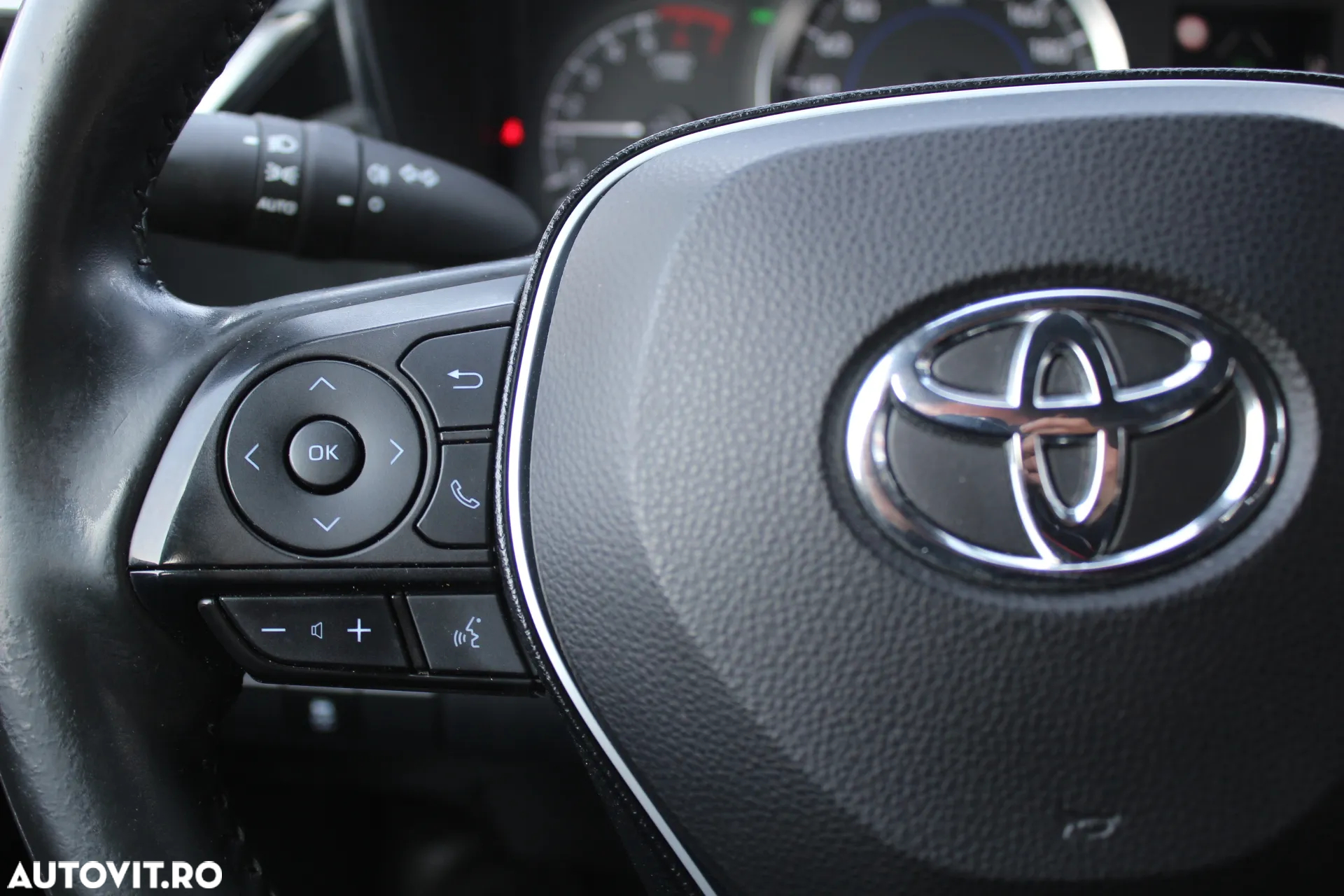 Toyota Corolla 1.8 HSD Active - 6