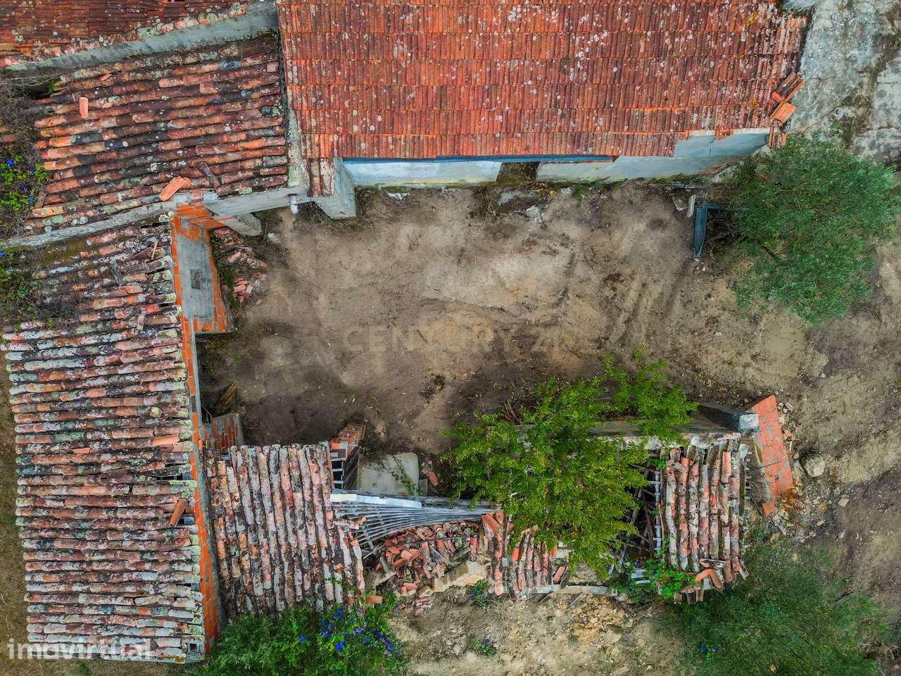 Moradia para Recuperar com Terreno em Vale do Servo, Soure - Grande imagem: 4/35