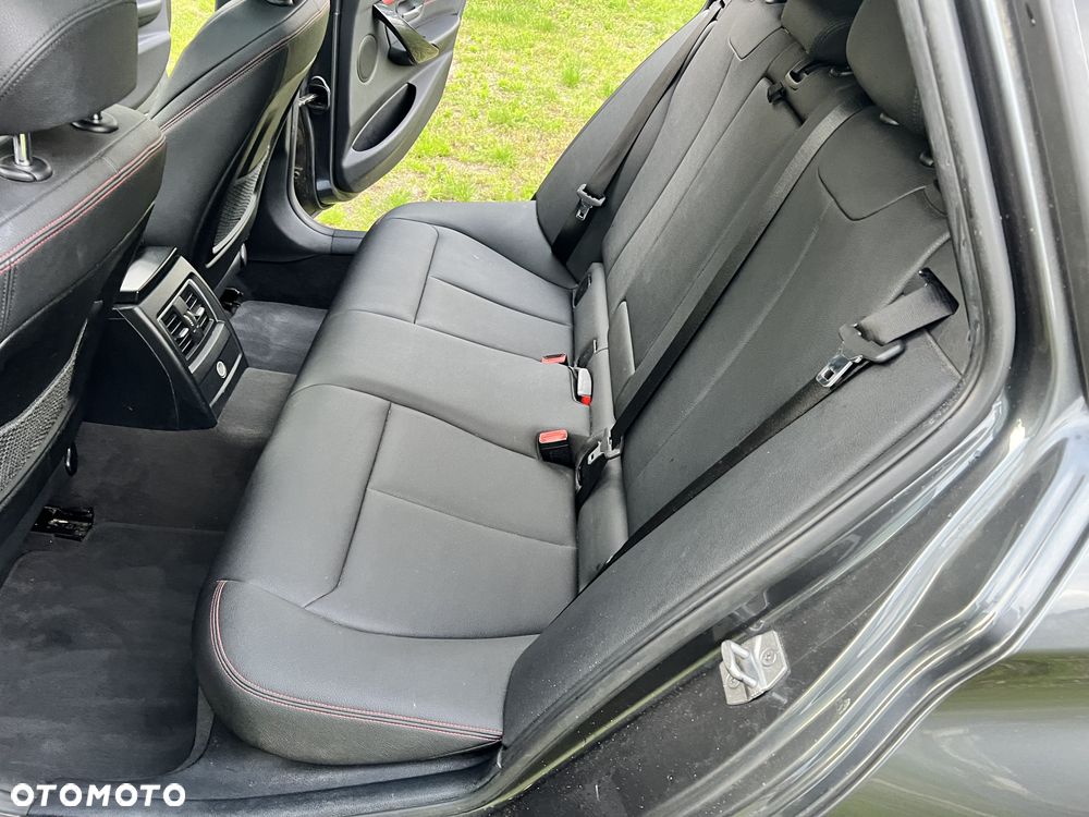 BMW Seria 3 318i Sport Line - 25