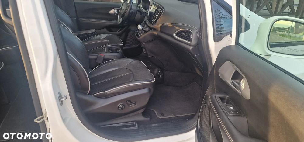 Chrysler Pacifica - 15