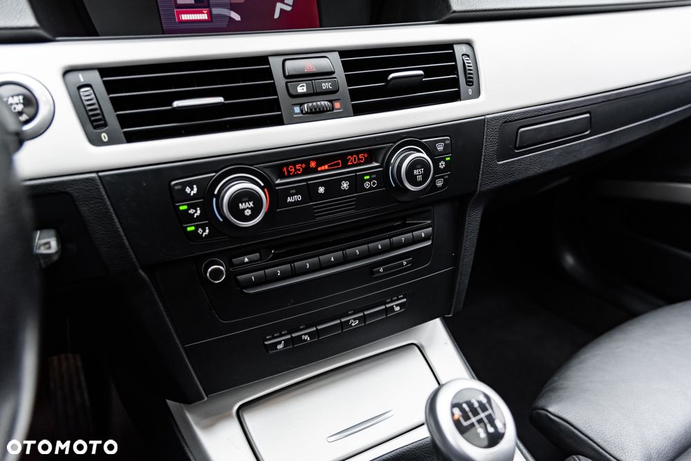 BMW Seria 3 330xi - 32