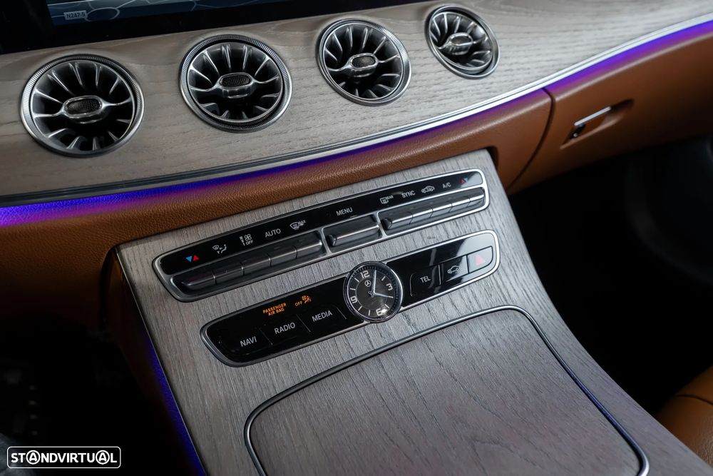 Mercedes-Benz E 300 9G-TRONIC AMG Line - 24