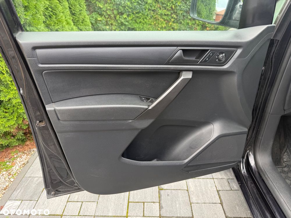 Volkswagen Caddy Maxi 2.0 TDI Trendline DSG - 24