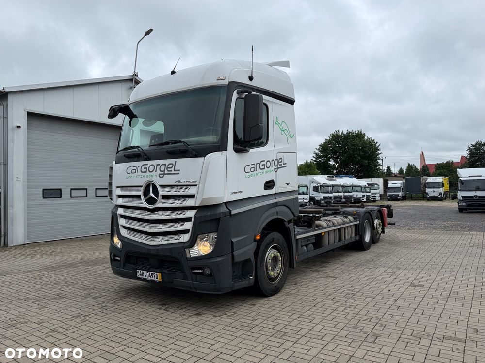 Mercedes-Benz - 2