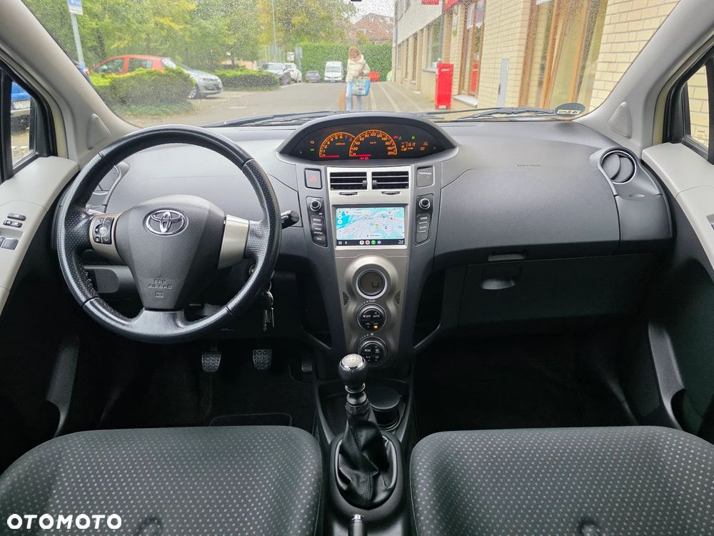 Toyota Yaris - 25