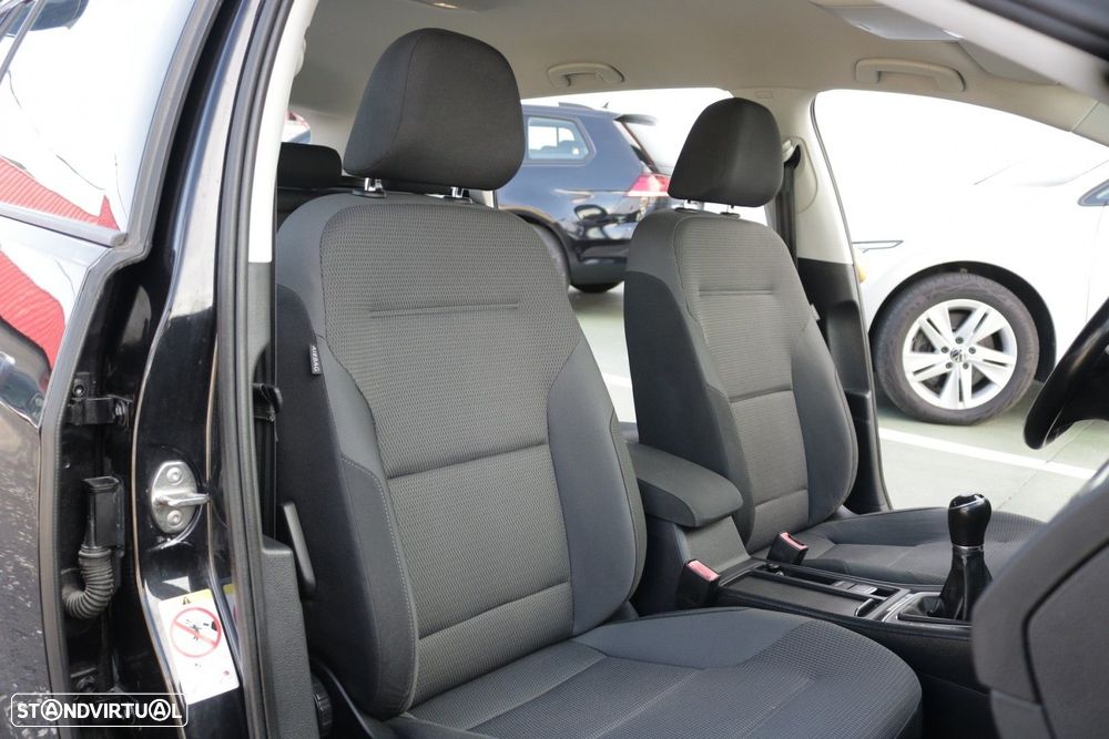 VW Golf Variant 1.6 TDi Confortline - 21