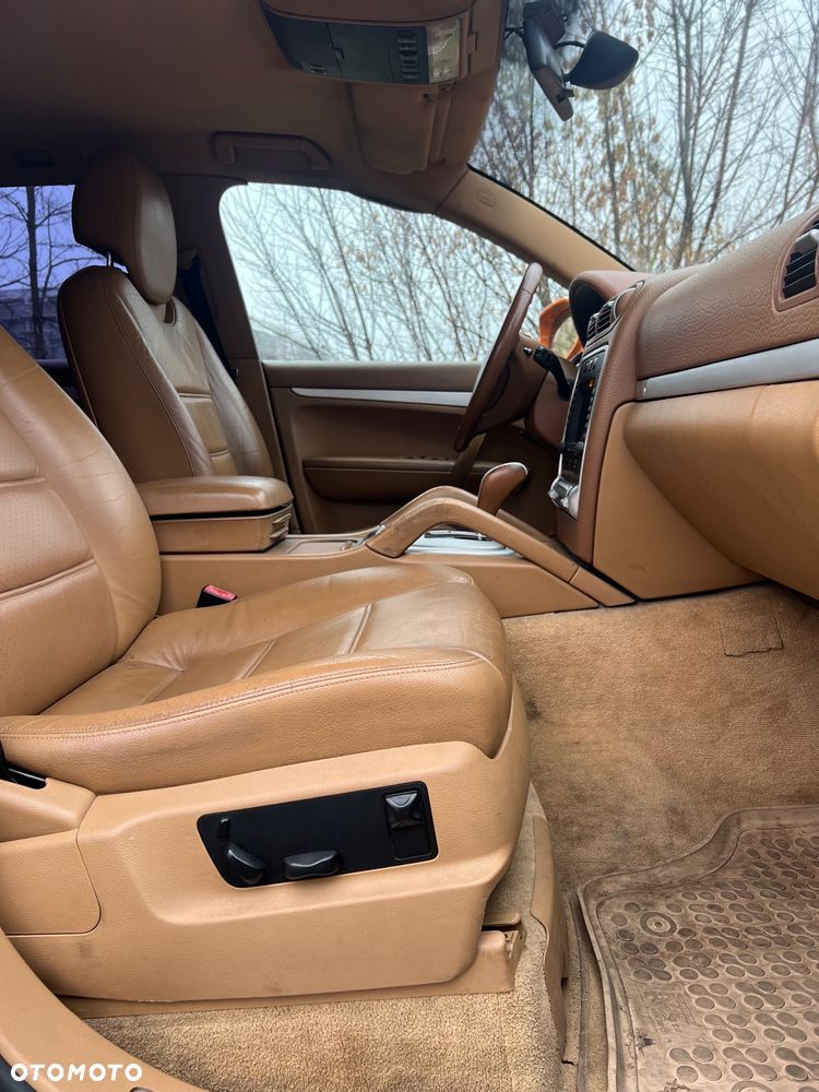 Porsche Cayenne - 25