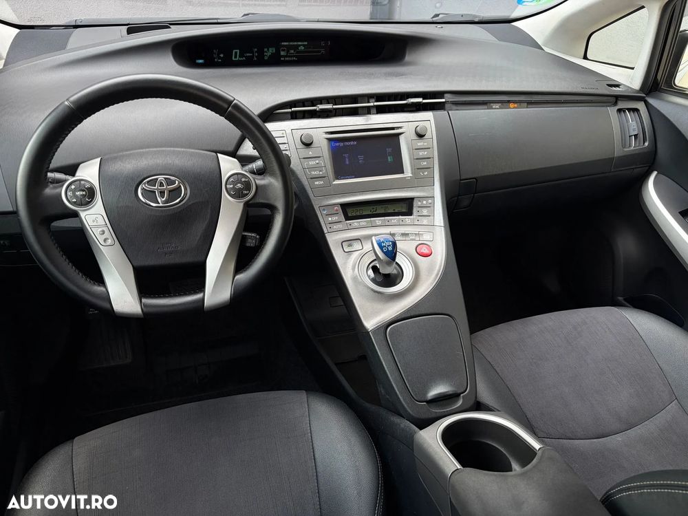 Toyota Prius (Hybrid) Executive - 4