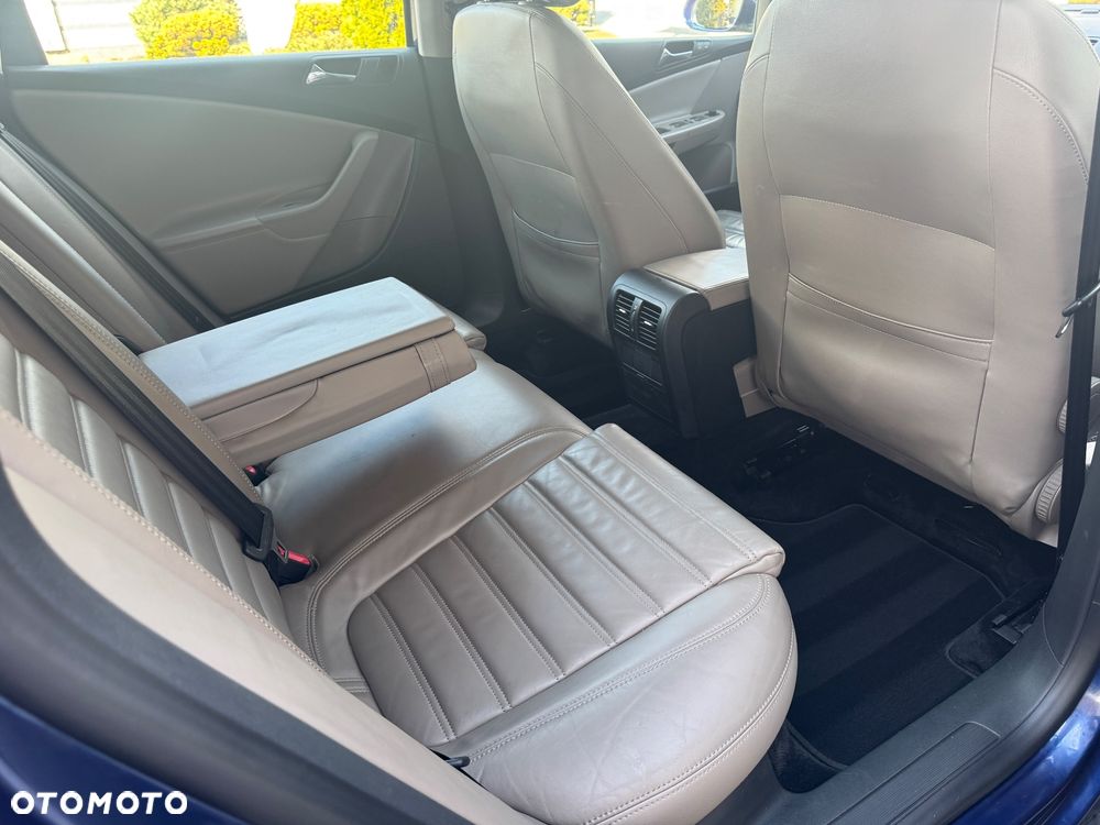 Volkswagen Passat 1.6 FSI Comfortline - 11
