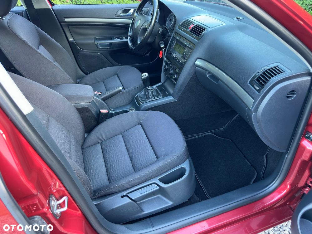 Skoda Octavia 1.6 Ambiente - 29