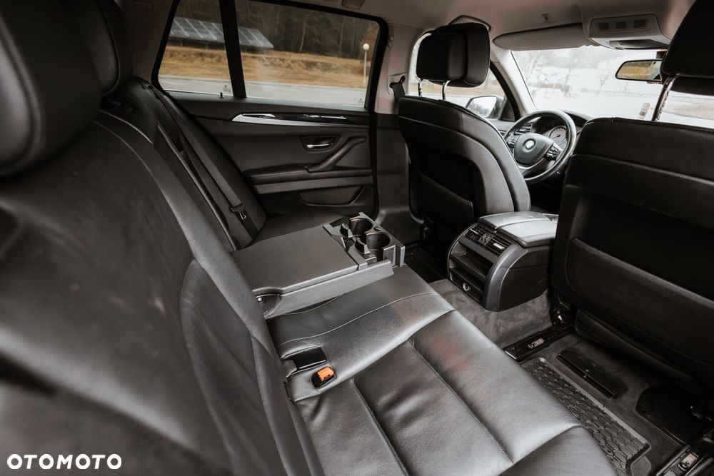 BMW Seria 5 520d xDrive - 15