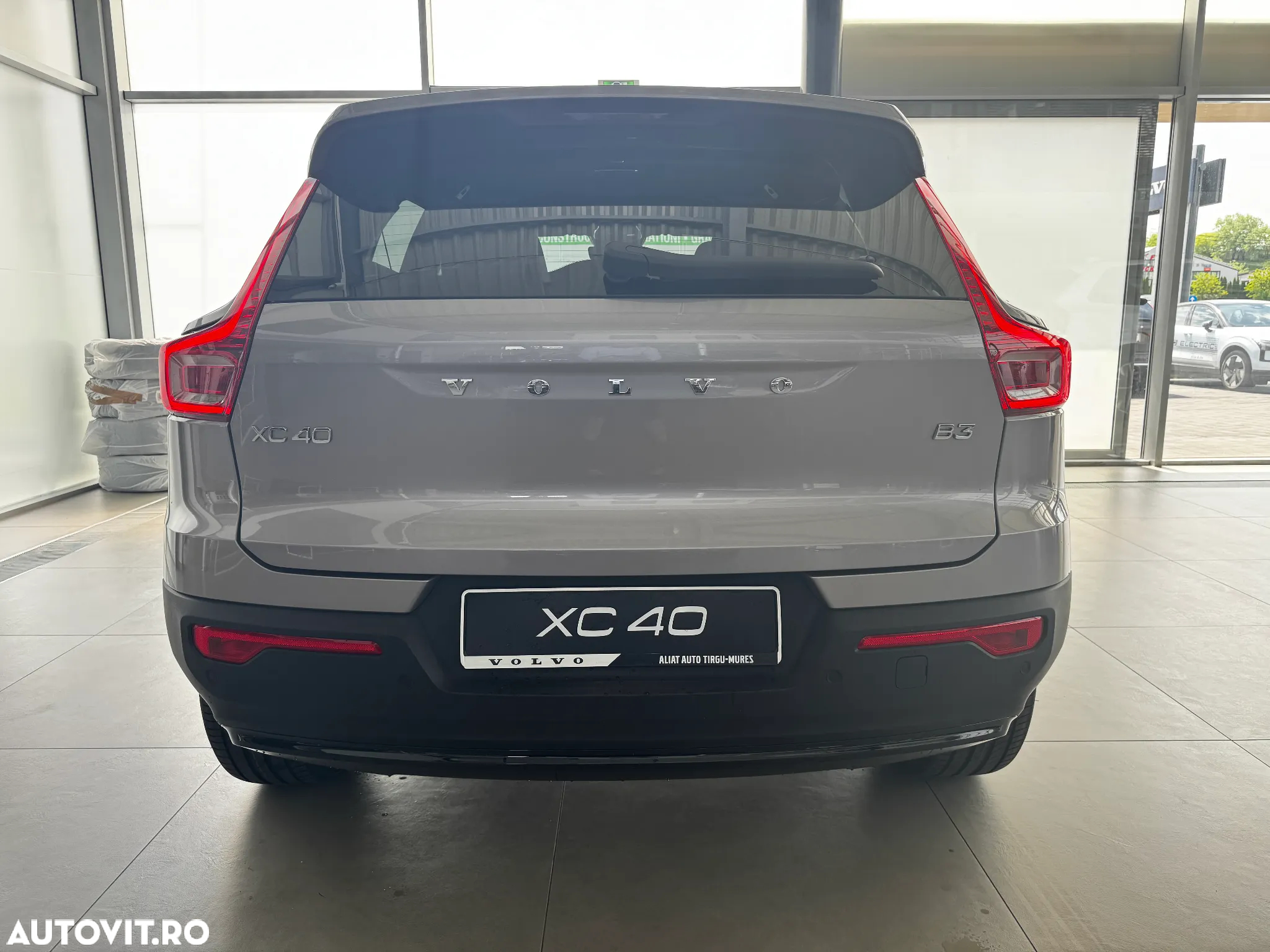 Volvo XC 40 B3 AT FWD MHEV Plus Dark - 6