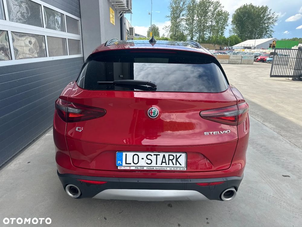 Alfa Romeo Stelvio - 8