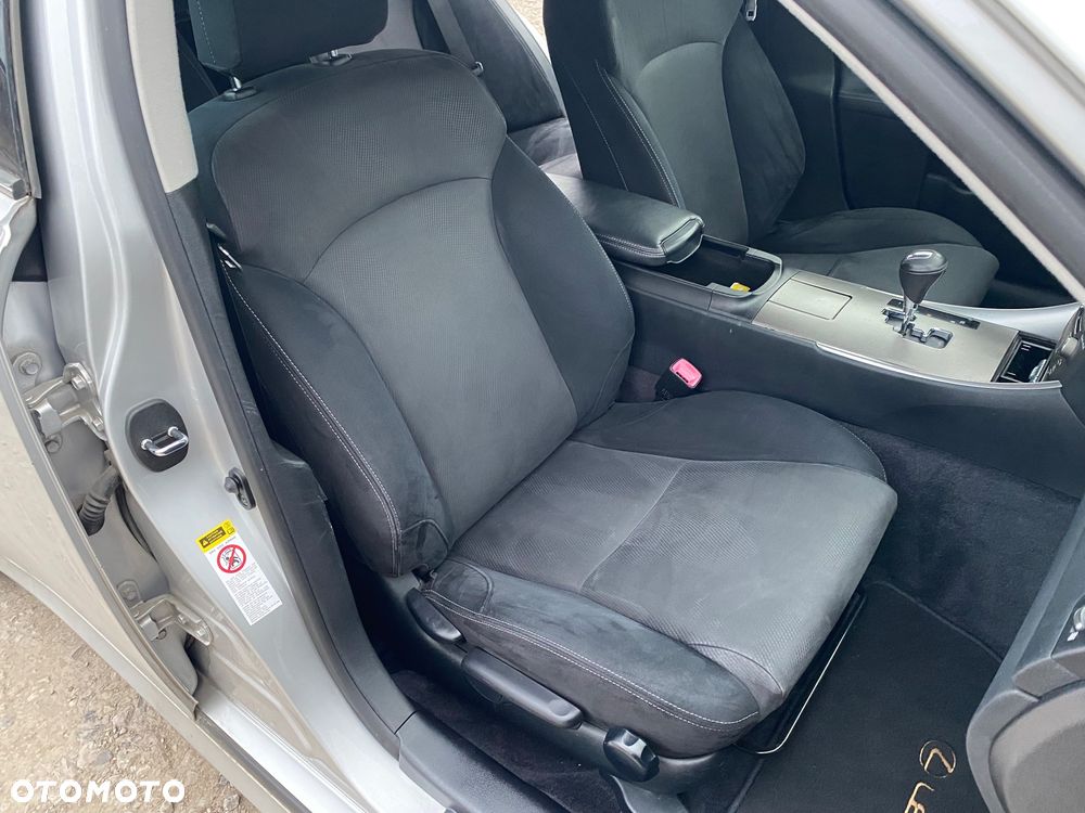 Lexus IS 250 Prestige - 25