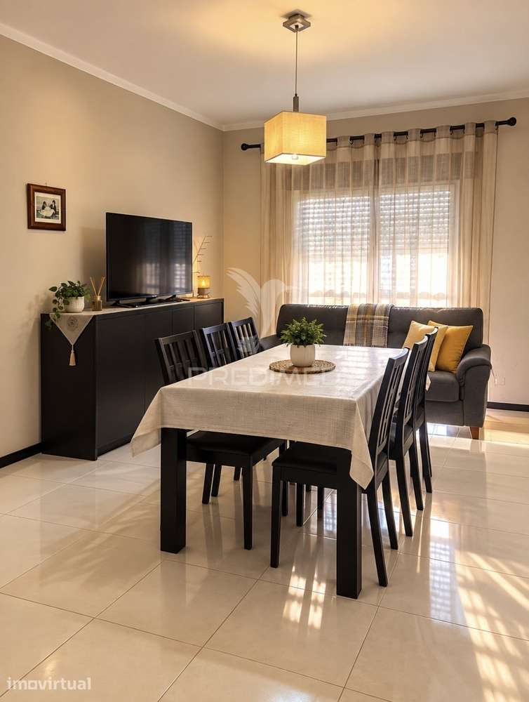 T4 Duplex com Terraço, Suite e Varandas no Entroncamento | Lisboa a... - Grande imagem: 2/19