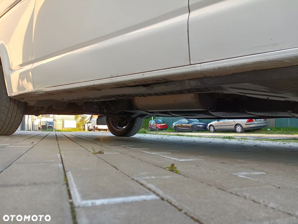 Volkswagen Caravelle - 23