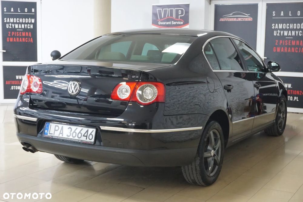 Volkswagen Passat 2.0 TDI DSG Comfortline - 4