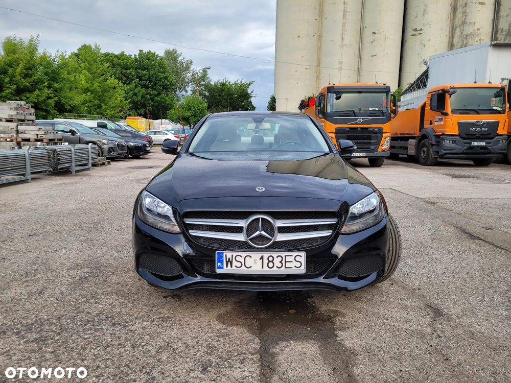 Mercedes-Benz Klasa C 300 9G-TRONIC - 2