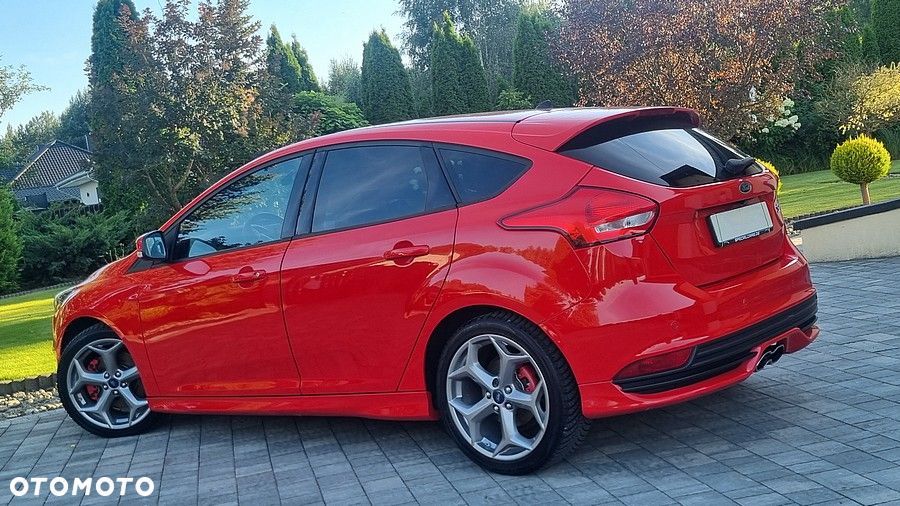 Ford Focus 2.0 EcoBoost ST mit Leder-Sport-Paket - 16