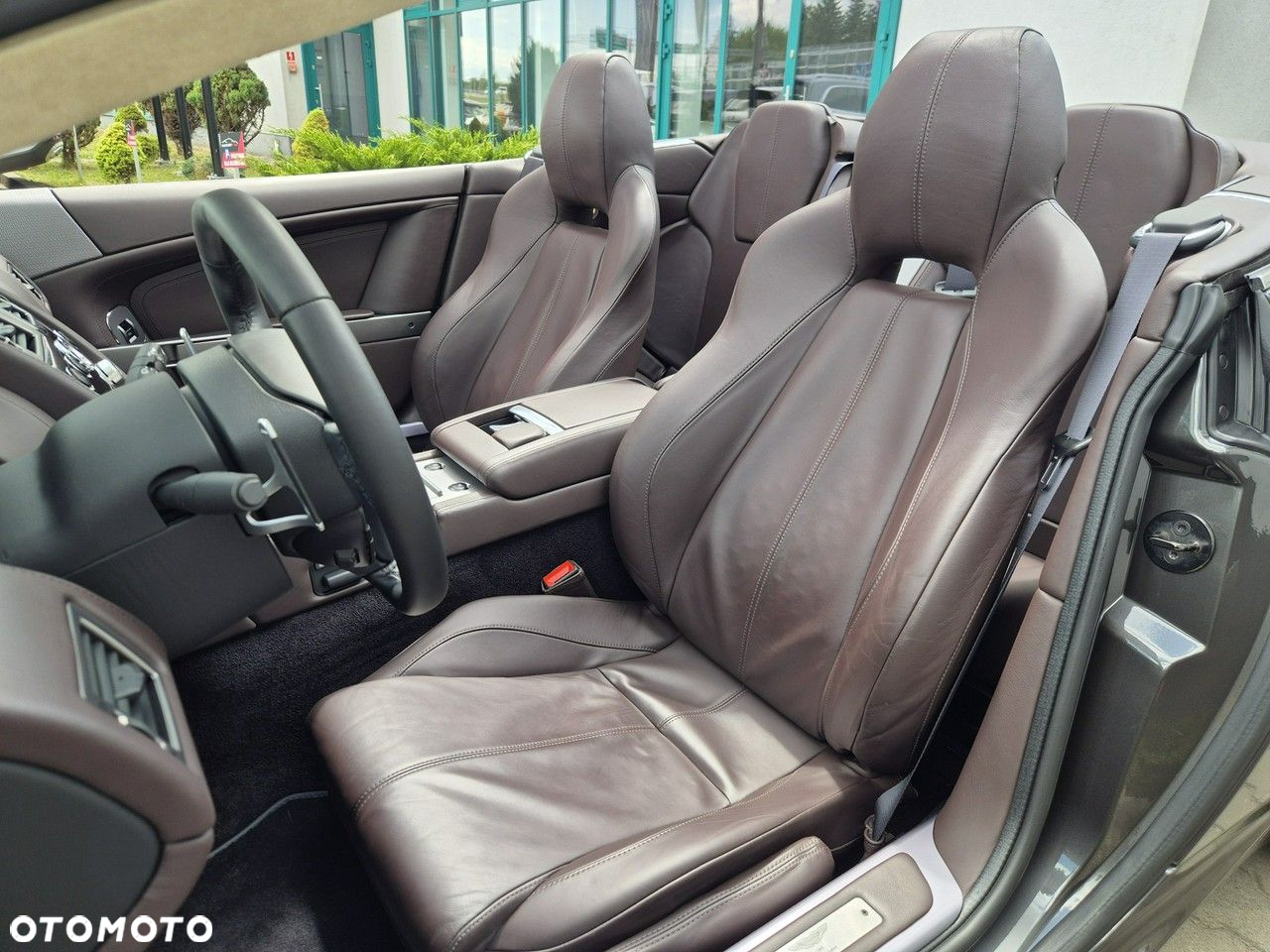 Aston Martin DB9 - 21