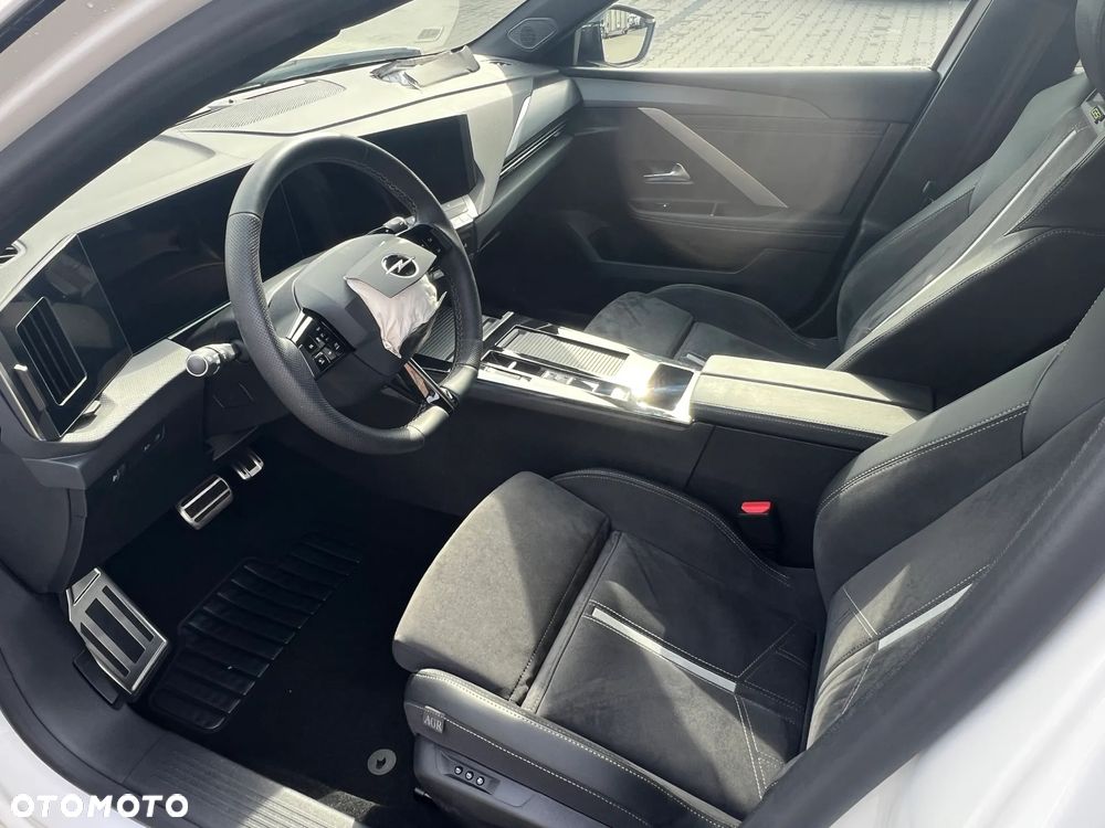 Opel Astra GSe - 11