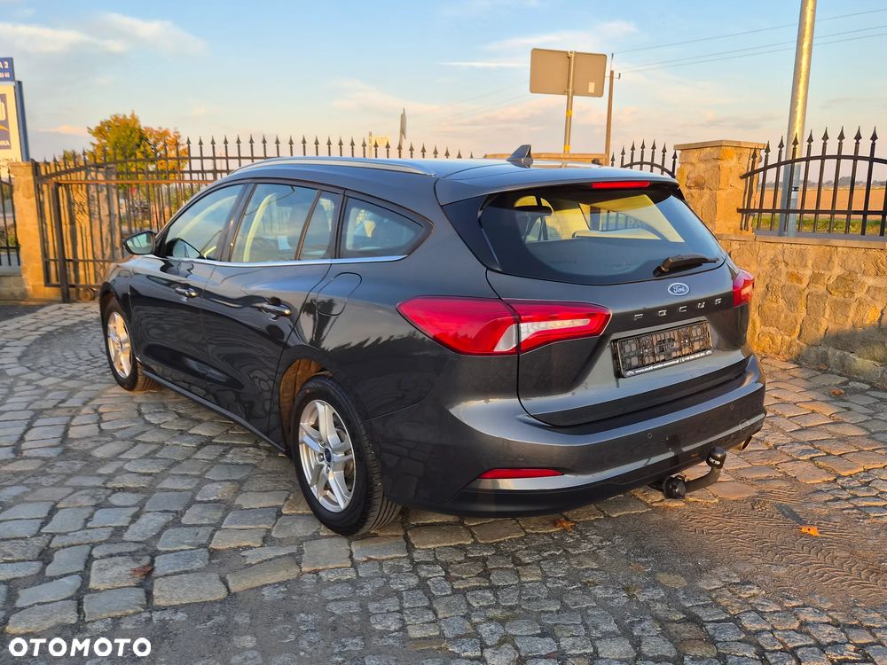 Ford Focus 1.0 EcoBoost Titanium - 24