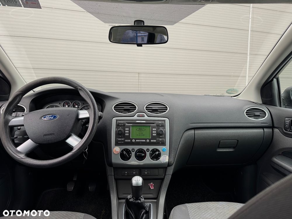 Ford Focus 1.8 Ghia - 20