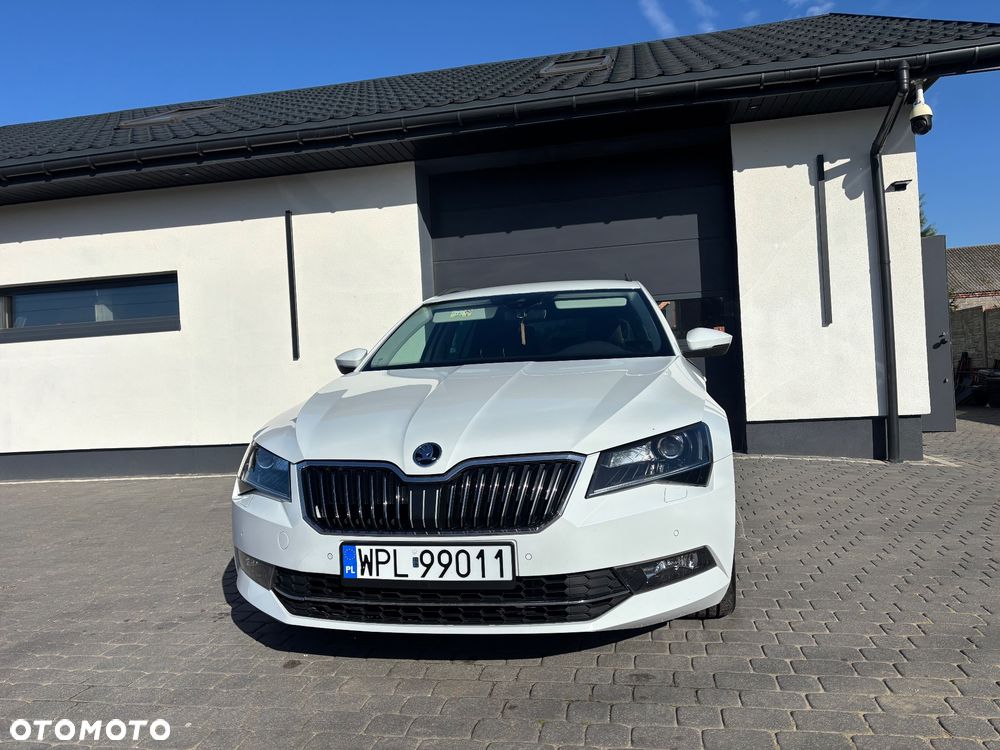 Skoda Superb 2015 photo 2