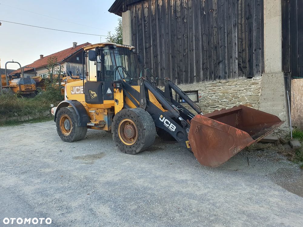 JCB - 12