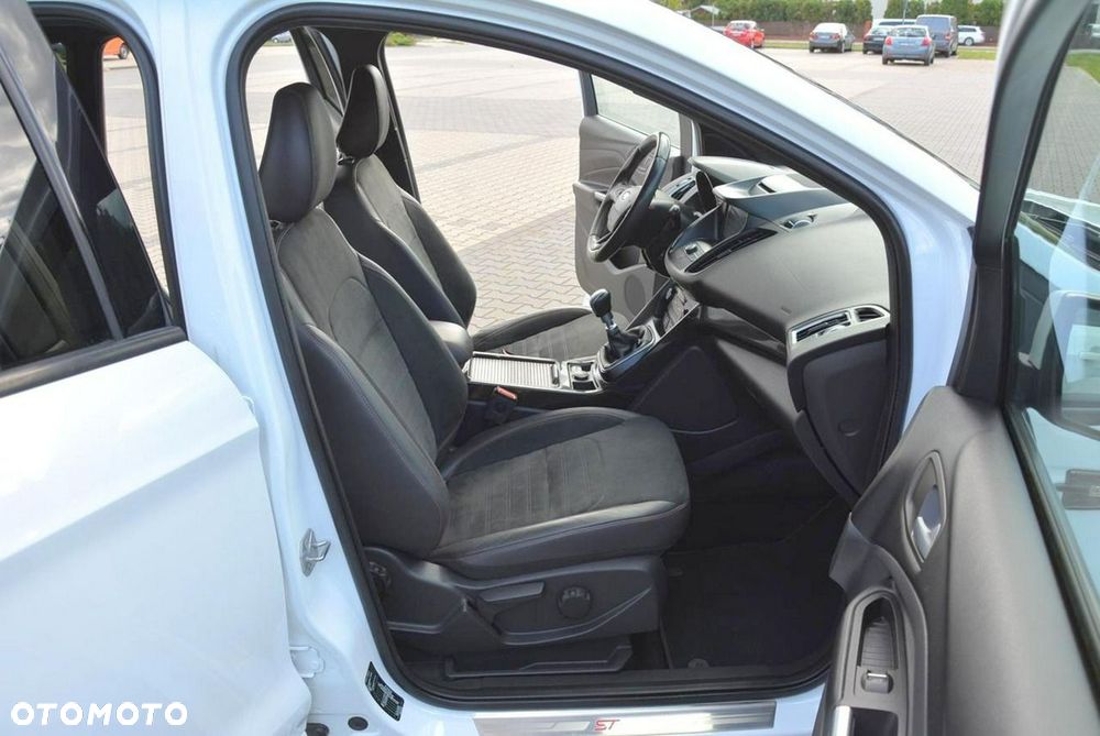 Ford Kuga 1.5 EcoBoost 2x4 ST-Line - 17