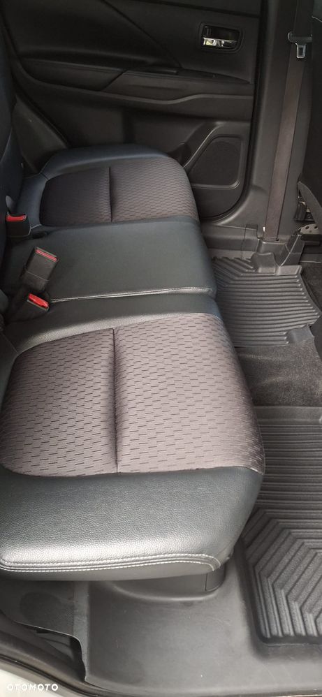 Mitsubishi Outlander - 25