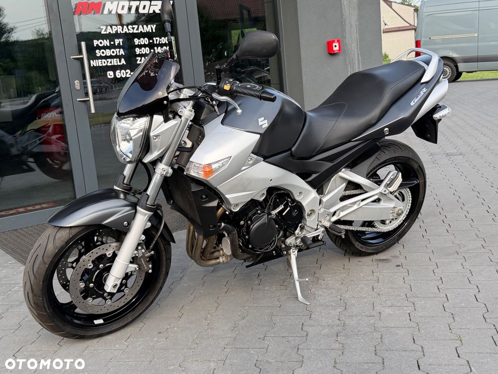 Suzuki GSR - 26