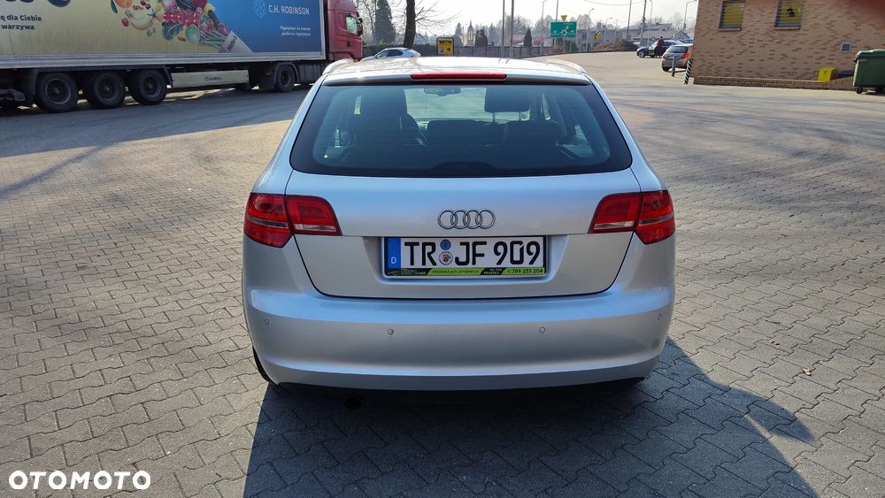 Audi A3 Sportback 1.6 TDI DPF Attraction - 8
