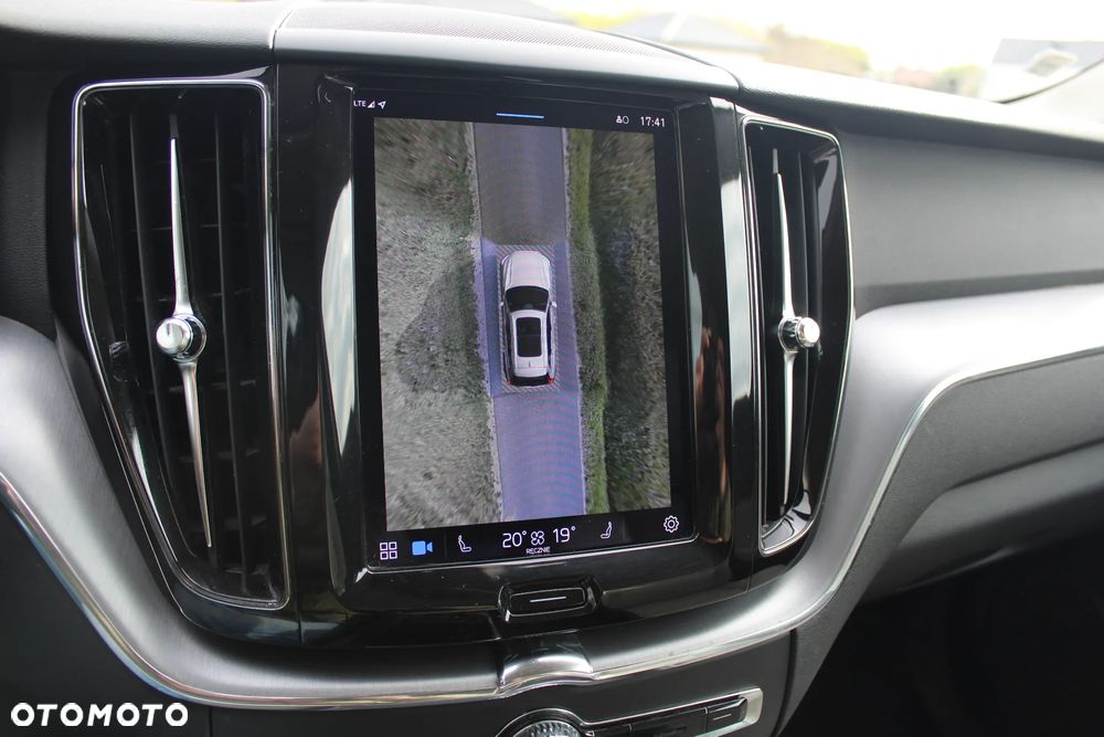 Volvo XC 60 B4 D AWD Geartronic Momentum Pro - 26
