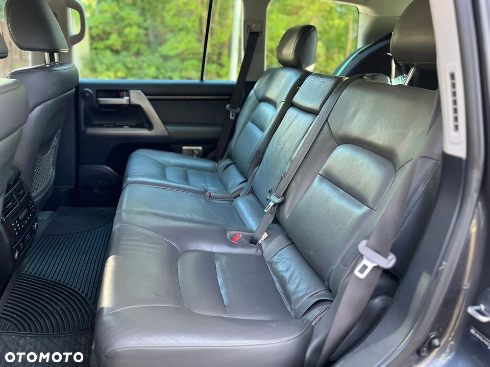 Toyota Land Cruiser - 31