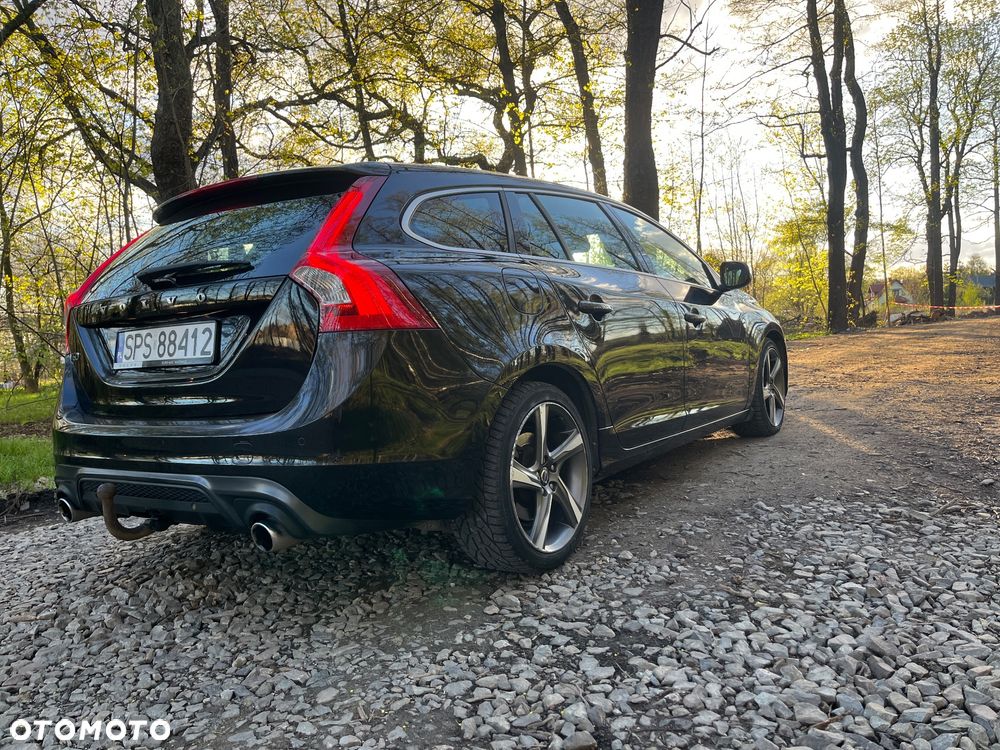 Volvo V60 D3 R-Design - 11