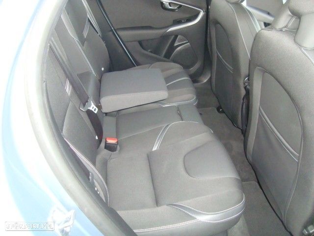 Volvo V40 2.0 D3 R-Design Momentum - 31