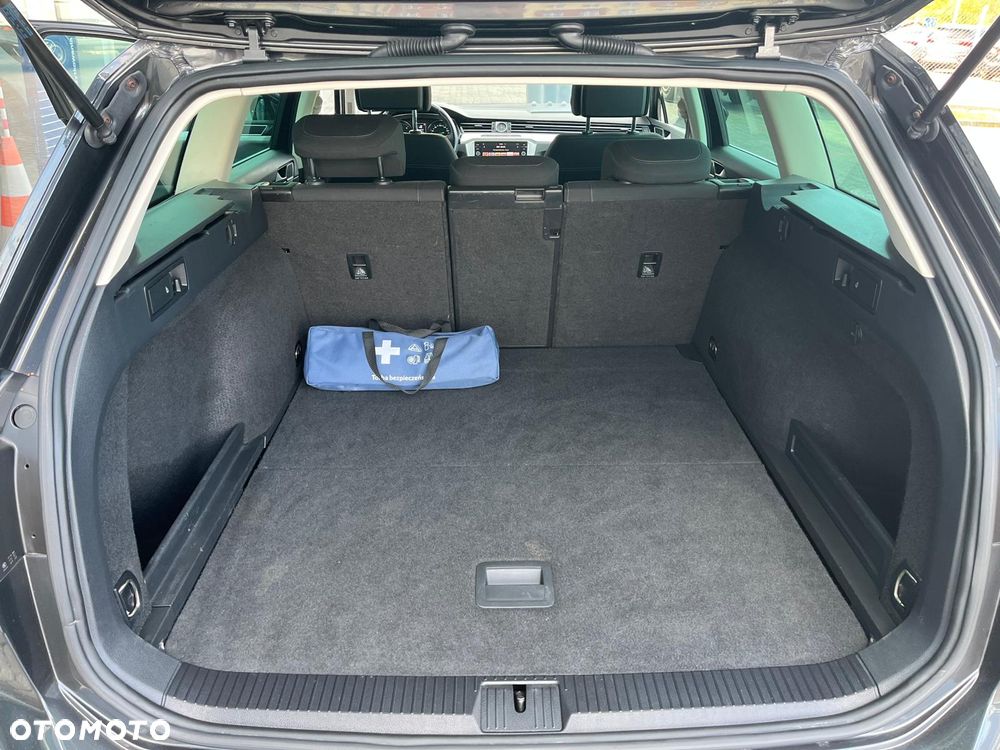 Volkswagen Passat 2.0 TDI SCR DSG Comfortline - 20