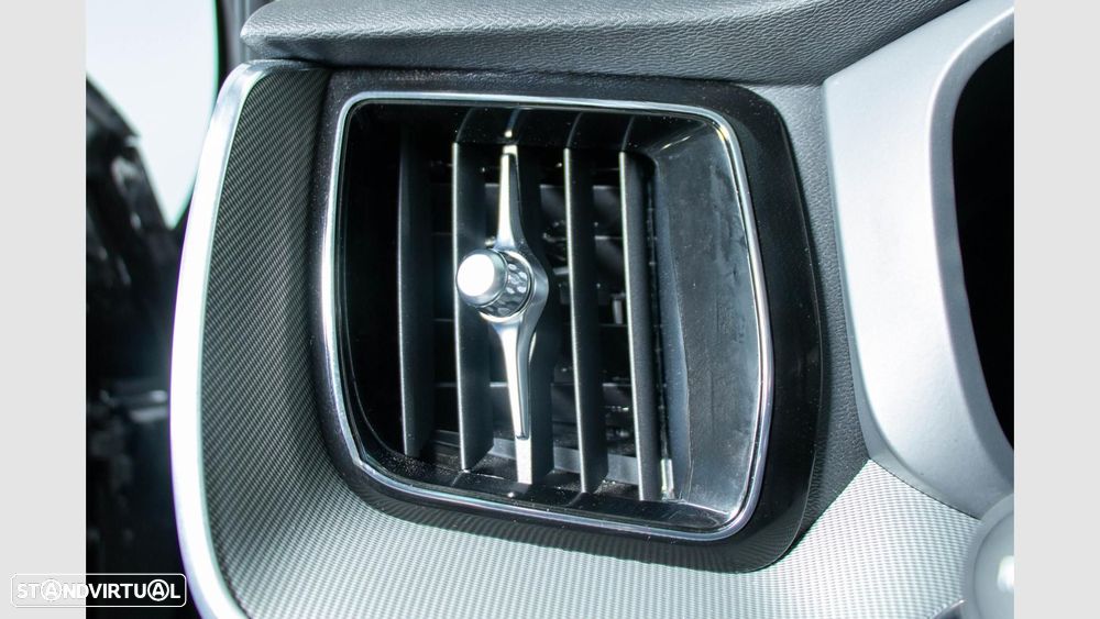 Volvo XC 60 2.0 T6 PHEV Core AWD - 12