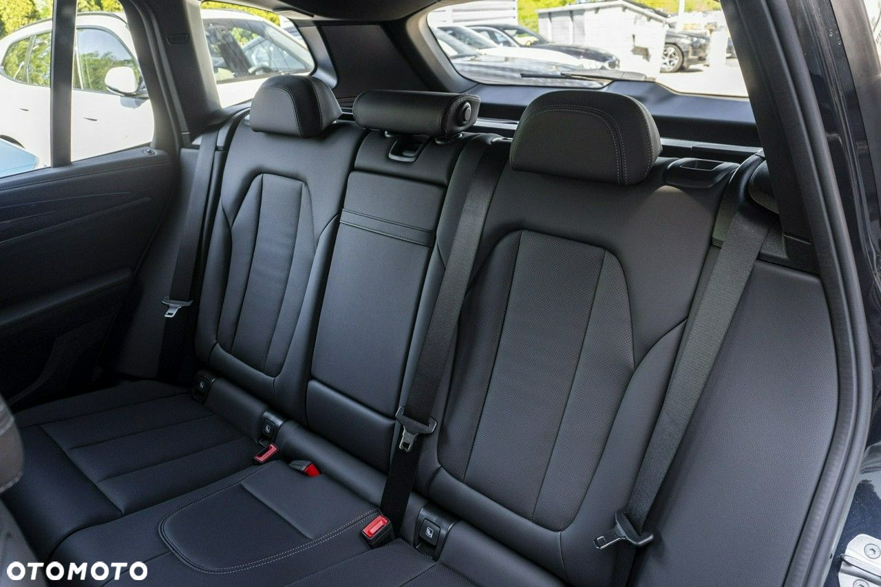 BMW iX3 - 21