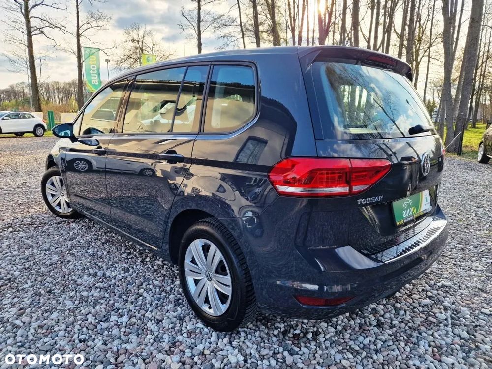 Volkswagen Touran - 4