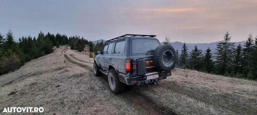 Toyota Land Cruiser - 22