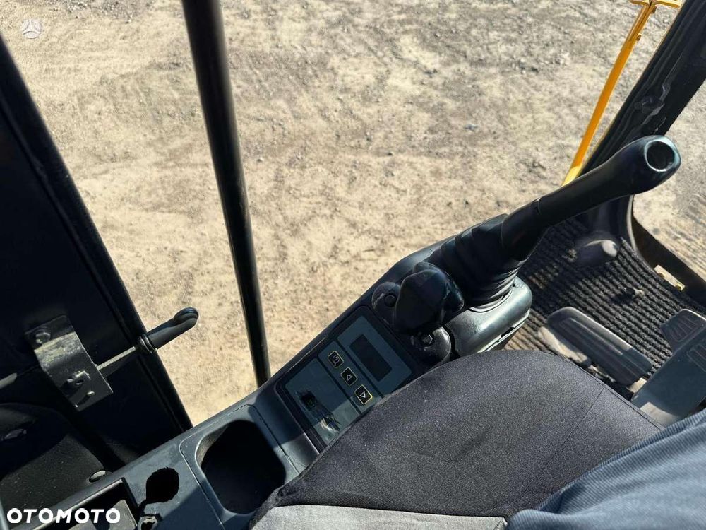 Volvo EC 240 LC - 27