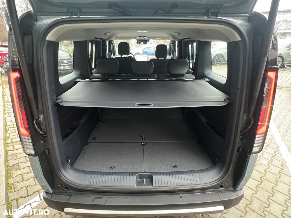 Kia PV5 Passenger - 17