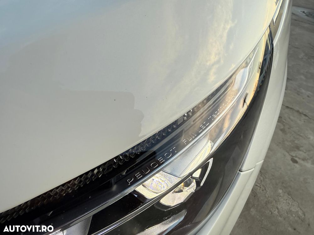 Peugeot 3008 1.2 PureTech Turbo S&S EAT8 Allure - 13