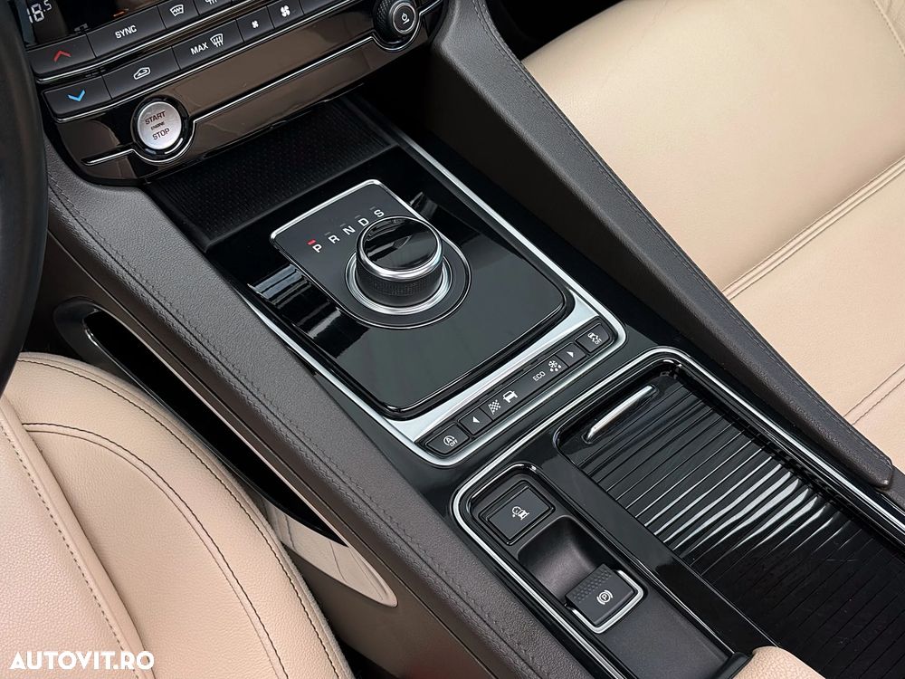 Jaguar F-Pace 20d AWD Portfolio - 26